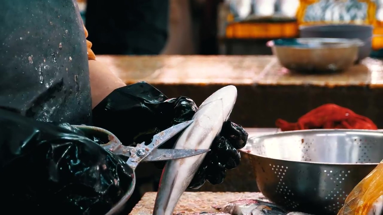 Cutting a fish in a market, food, fish, and market