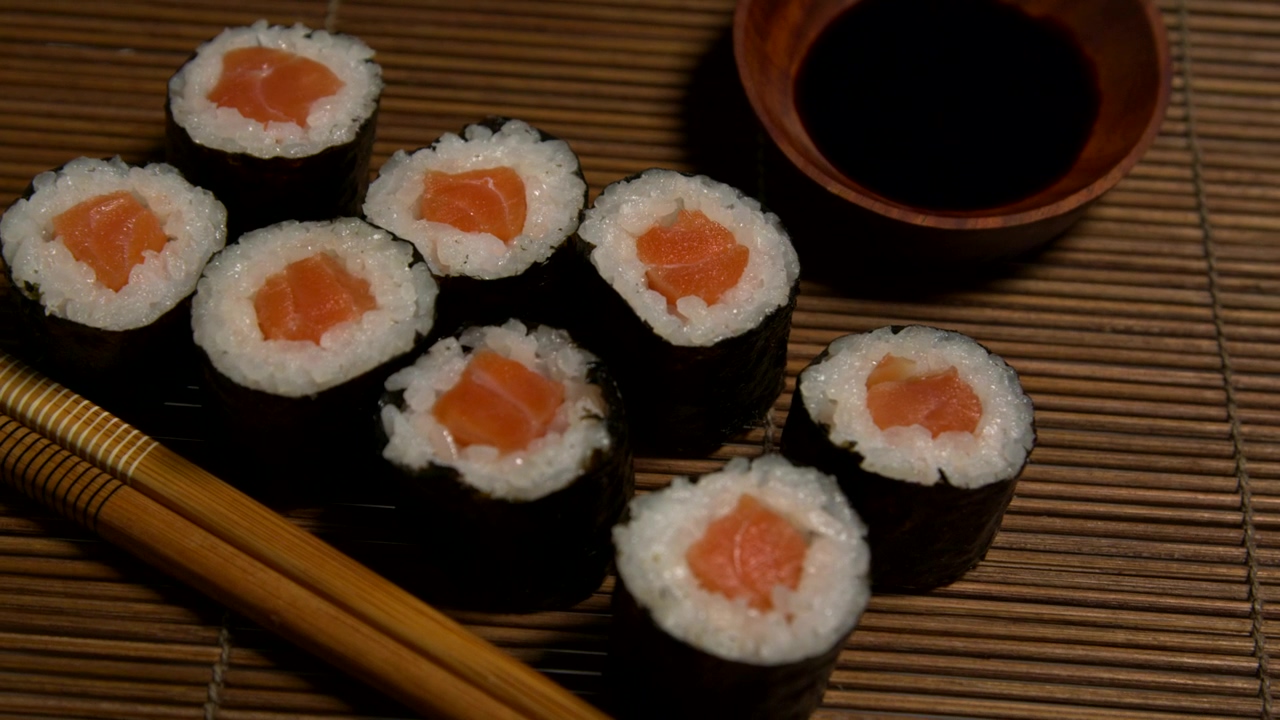 Sushi rolls filled with salmon #fish #sushi #rice