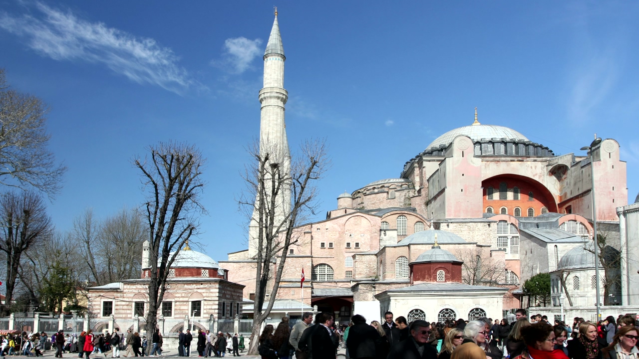 Time lapse of a temple very crowded by tourists in turkey, video of sofia haiga in instanbul temple