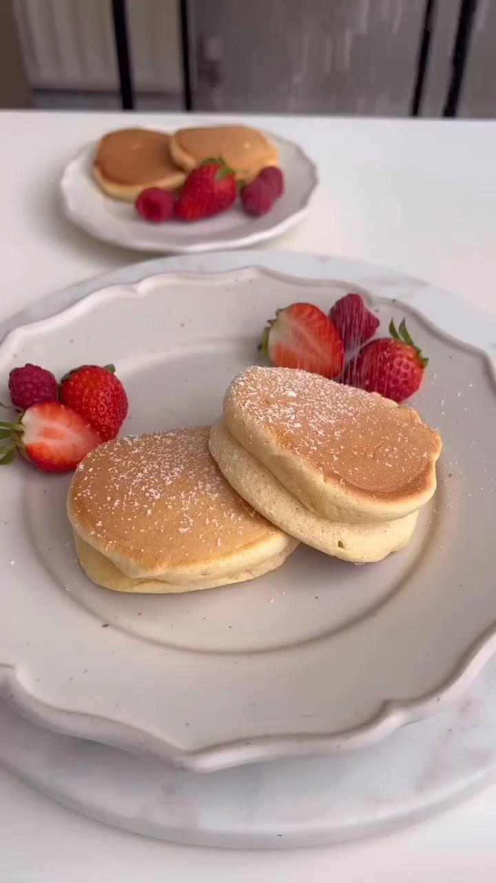 Japanese souffle pancakes | oops cat fall 
