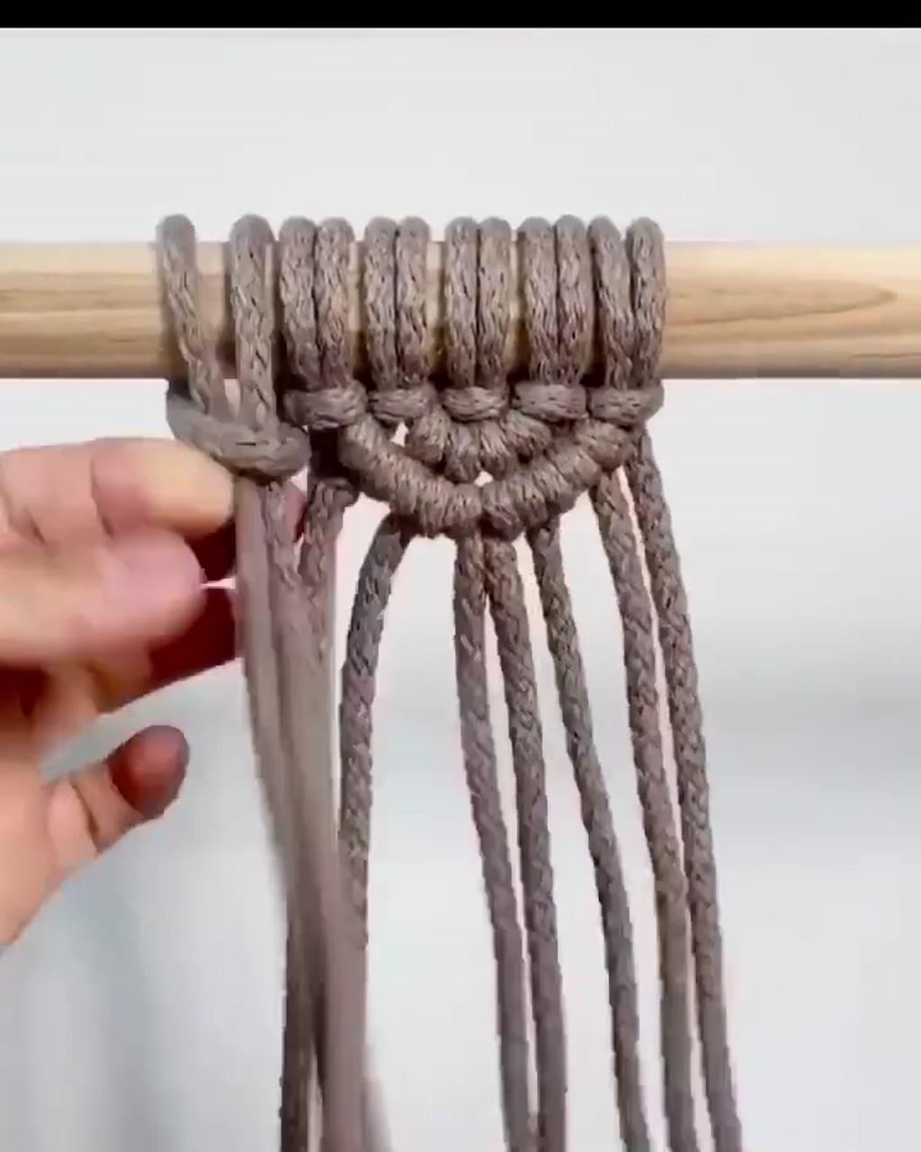 New knotting style; macrame wall hanging tutorial